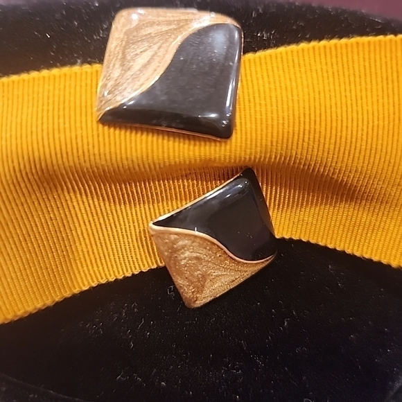 Gladys & Belle Jr. New York Black Velvet Pill Box 1960's Vintage Hat - Picture 6 of 6